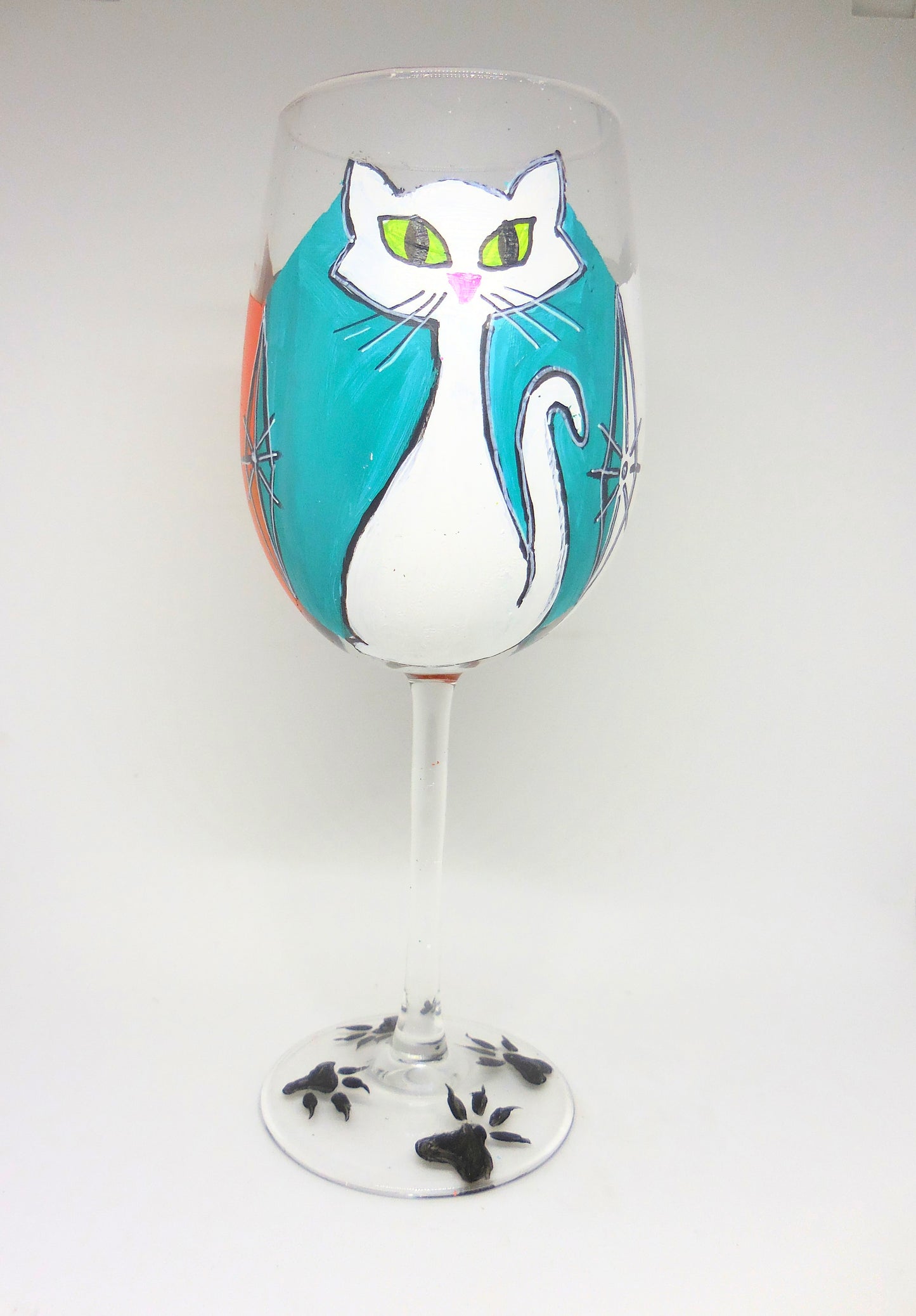 Wine Glass with White Art Deco Cat Design