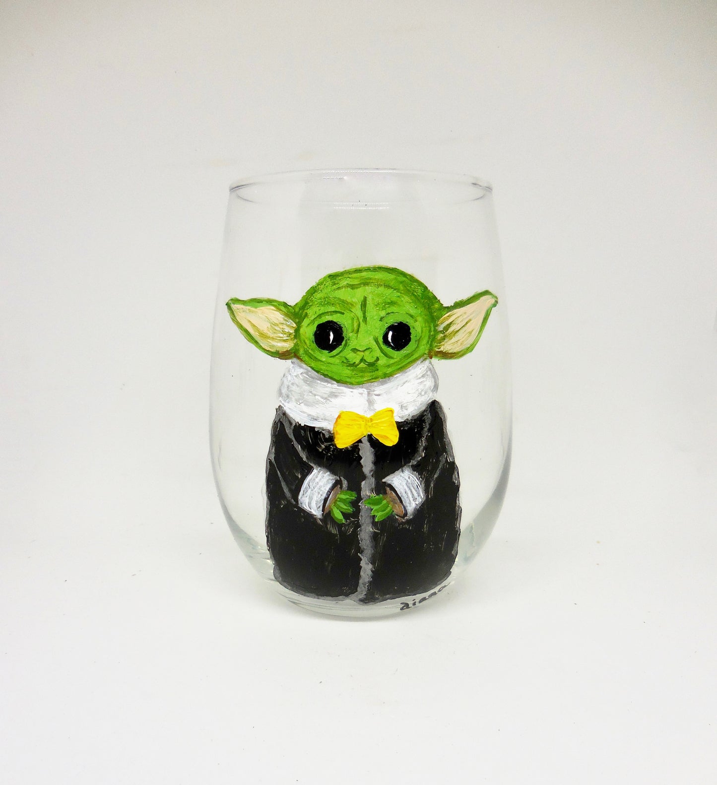 stemless wineglass with baby yoda groom design