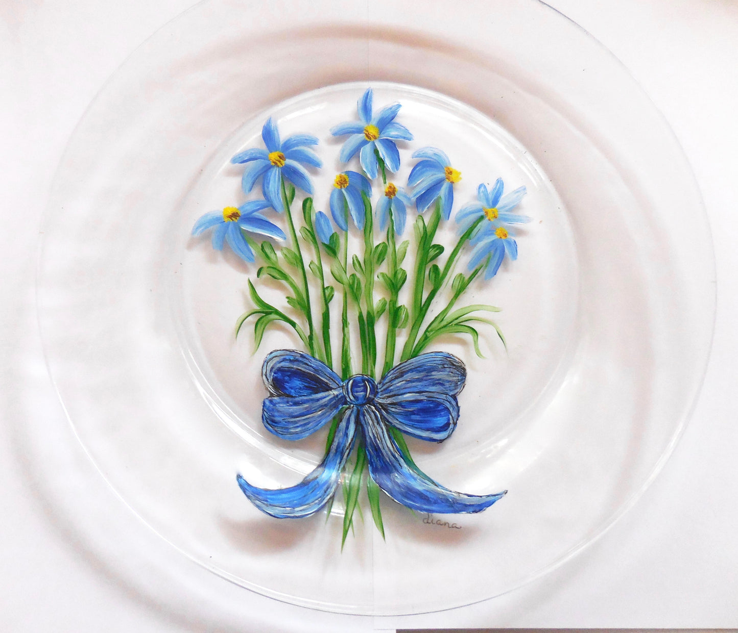 glass plate with blue daisies and bow design