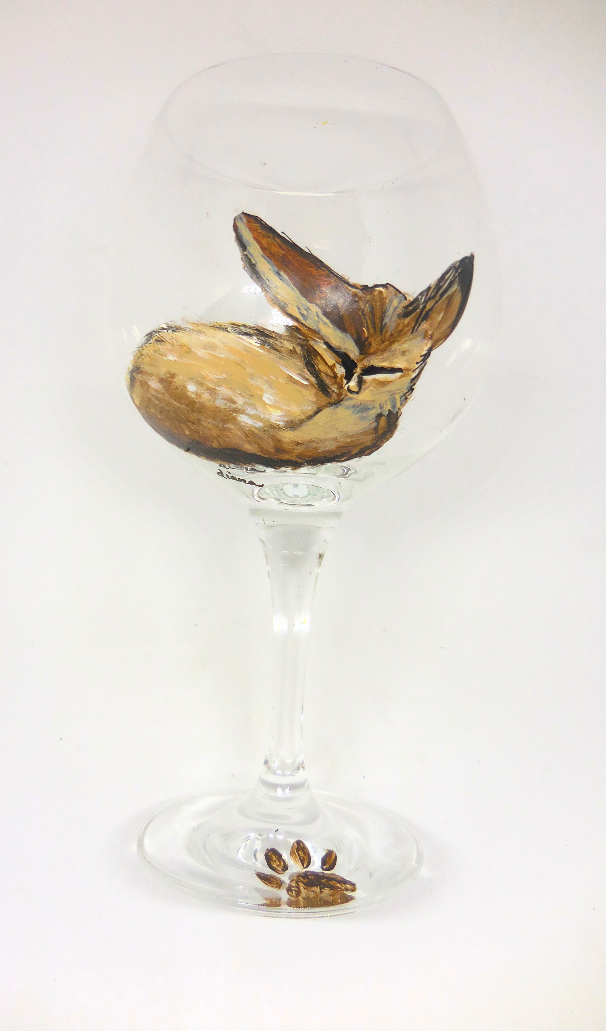 sleeping fox design on wine glass